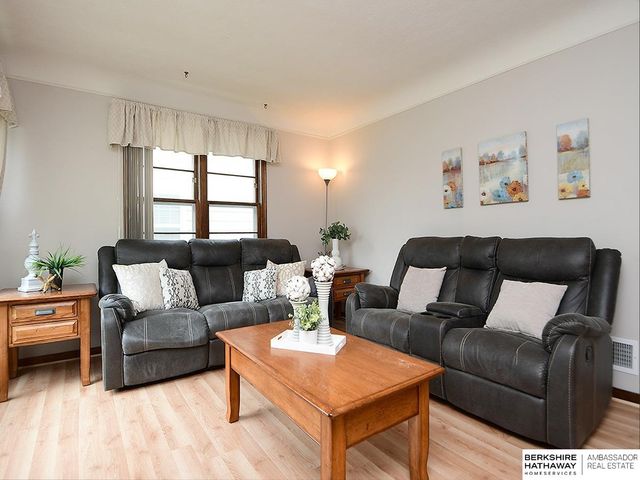 3818 T Street, Omaha, NE 68107