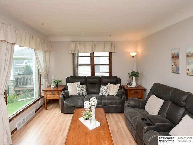 3818 T Street, Omaha, NE 68107