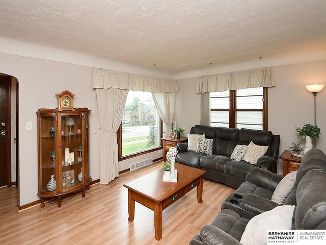 3818 T Street, Omaha, NE 68107