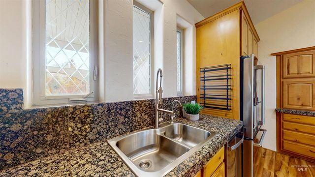 4065 N Canyon Ridge Dr, Twin Falls, ID 83301