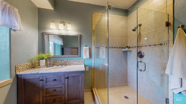 4065 N Canyon Ridge Dr, Twin Falls, ID 83301