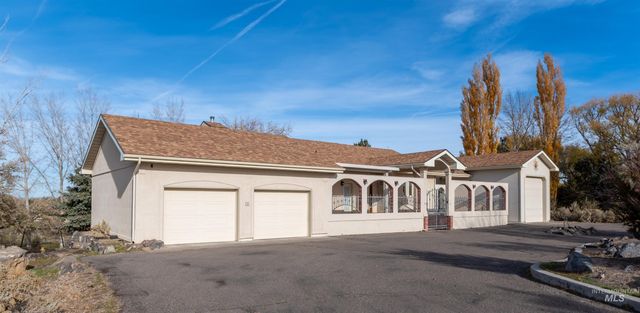 4065 N Canyon Ridge Dr, Twin Falls, ID 83301