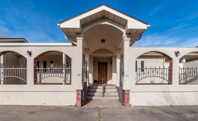 4065 N Canyon Ridge Dr, Twin Falls, ID 83301