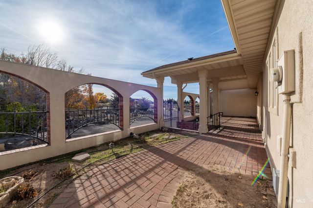 4065 N Canyon Ridge Dr, Twin Falls, ID 83301