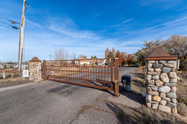 4065 N Canyon Ridge Dr, Twin Falls, ID 83301