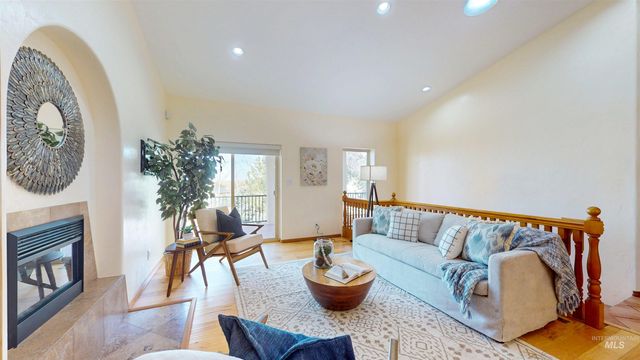 4065 N Canyon Ridge Dr, Twin Falls, ID 83301