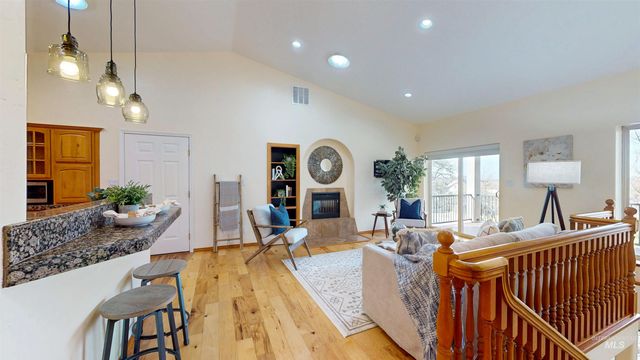 4065 N Canyon Ridge Dr, Twin Falls, ID 83301