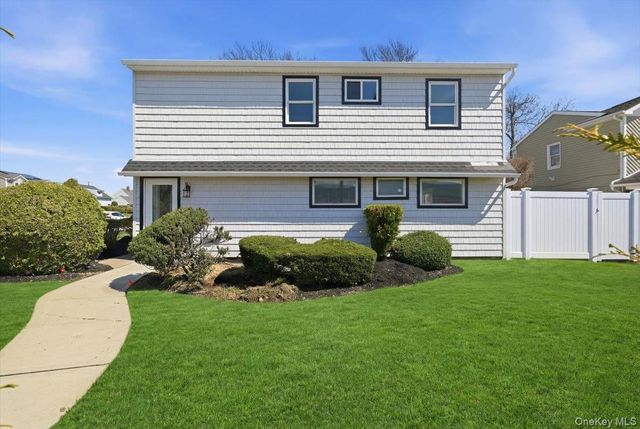 61 Gardiners Avenue, Levittown, NY 11756