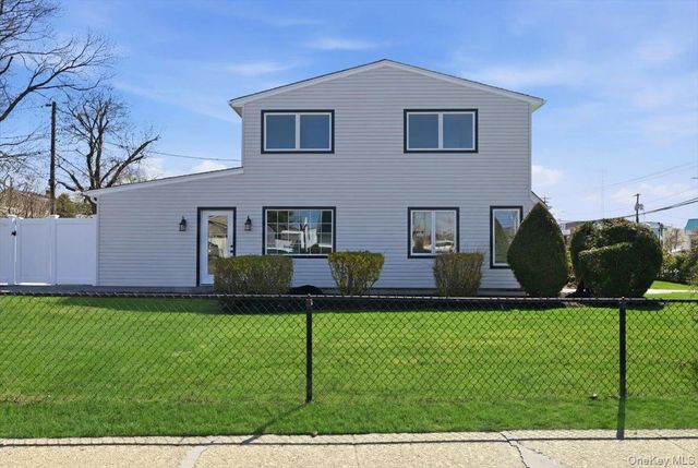 61 Gardiners Avenue, Levittown, NY 11756