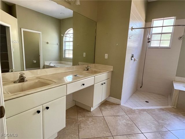 2610 52nd AVE NE, Naples, FL 34120