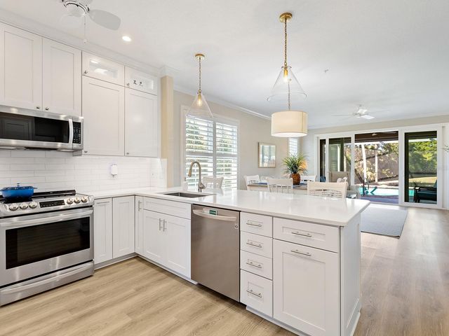 337 SUNSET LAKE BOULEVARD 337, Venice, FL 34292