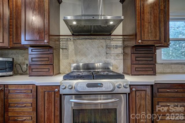 15 Sandy Cove Road, Lake Wylie, SC 29710