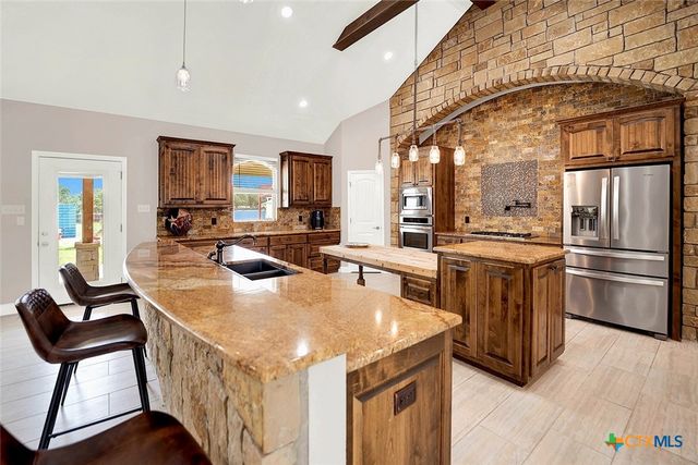 300 Rose Meadow Drive, La Vernia, TX 78121