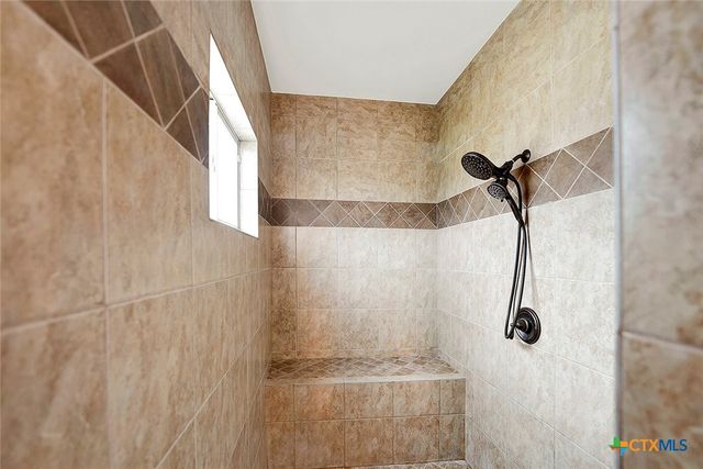 300 Rose Meadow Drive, La Vernia, TX 78121
