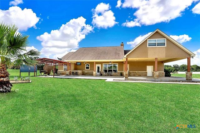 300 Rose Meadow Drive, La Vernia, TX 78121