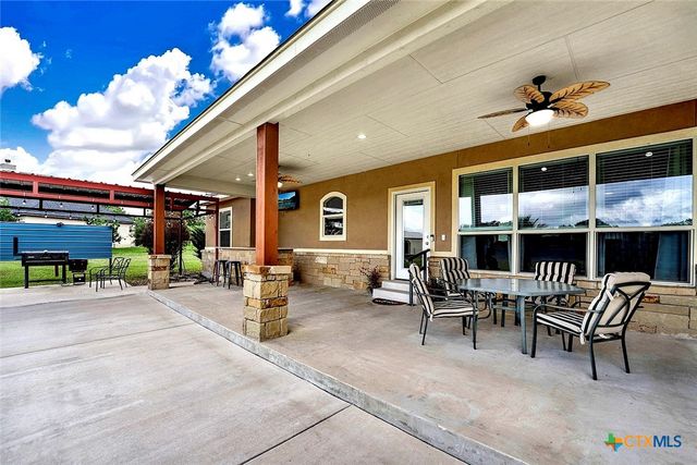 300 Rose Meadow Drive, La Vernia, TX 78121
