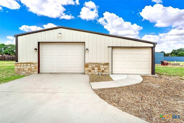 300 Rose Meadow Drive, La Vernia, TX 78121