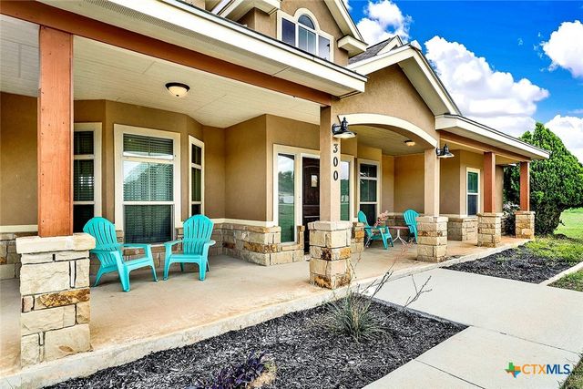 300 Rose Meadow Drive, La Vernia, TX 78121