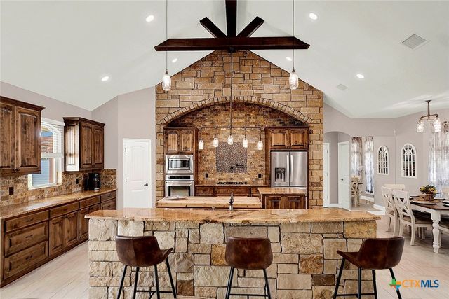 300 Rose Meadow Drive, La Vernia, TX 78121