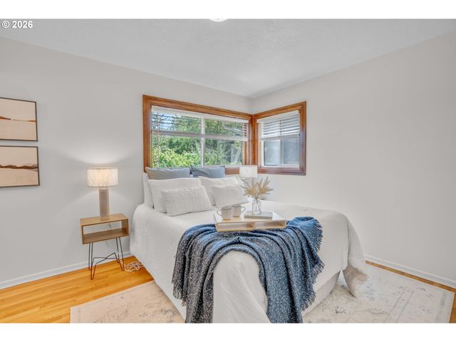 11810 Ne SISKIYOU St, Portland, OR 97220