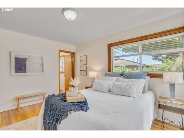 11810 Ne SISKIYOU St, Portland, OR 97220