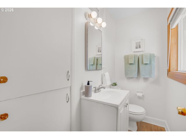 11810 Ne SISKIYOU St, Portland, OR 97220