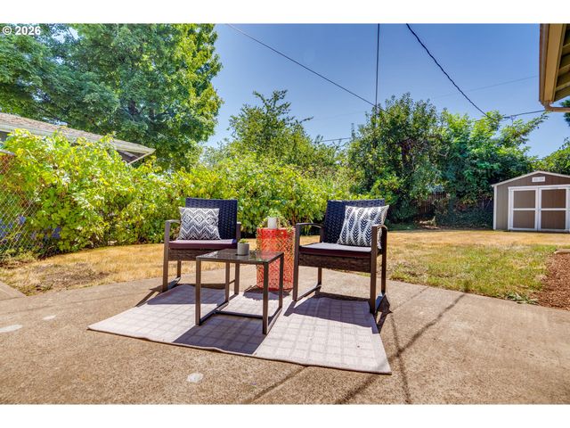 11810 Ne SISKIYOU St, Portland, OR 97220