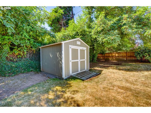 11810 Ne SISKIYOU St, Portland, OR 97220