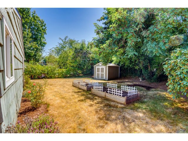 11810 Ne SISKIYOU St, Portland, OR 97220
