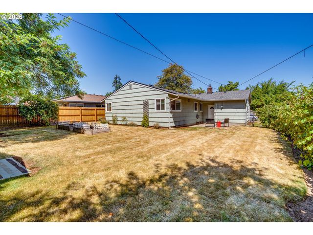 11810 Ne SISKIYOU St, Portland, OR 97220