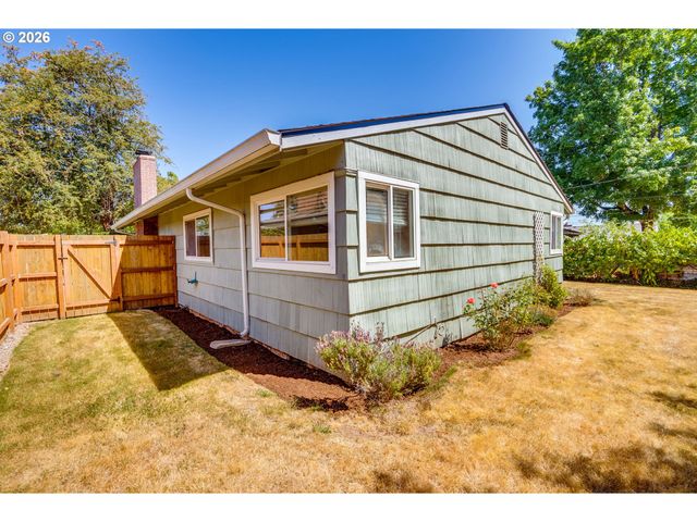11810 Ne SISKIYOU St, Portland, OR 97220