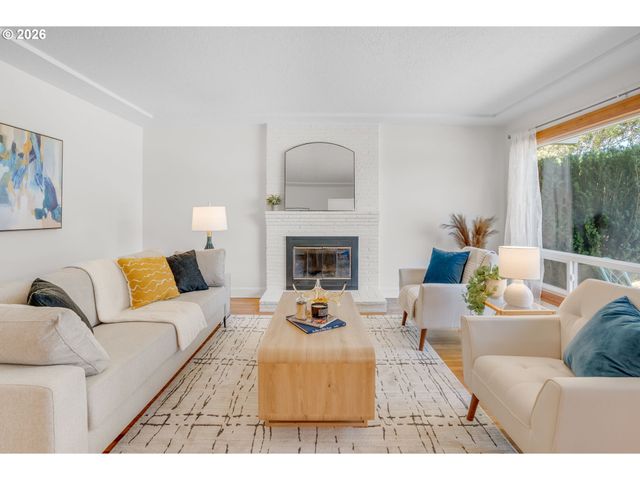 11810 Ne SISKIYOU St, Portland, OR 97220