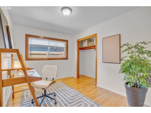 11810 Ne SISKIYOU St, Portland, OR 97220