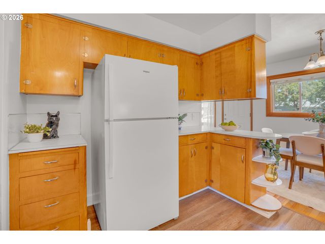11810 Ne SISKIYOU St, Portland, OR 97220