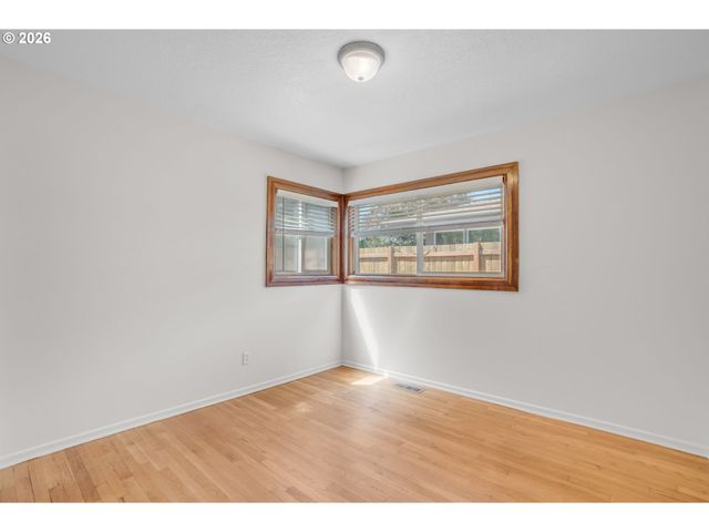 11810 Ne SISKIYOU St, Portland, OR 97220