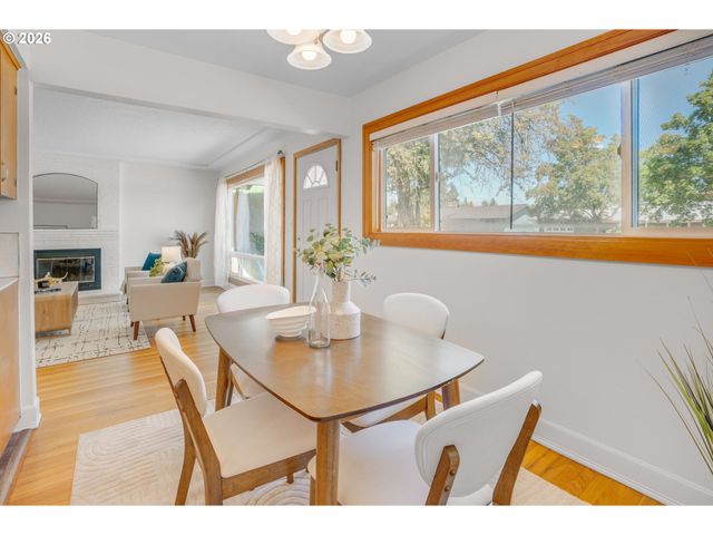 11810 Ne SISKIYOU St, Portland, OR 97220