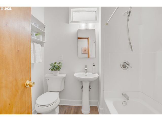 11810 Ne SISKIYOU St, Portland, OR 97220