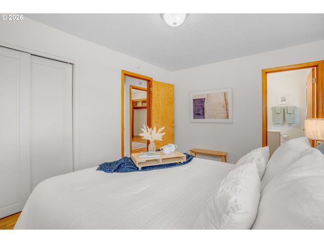 11810 Ne SISKIYOU St, Portland, OR 97220