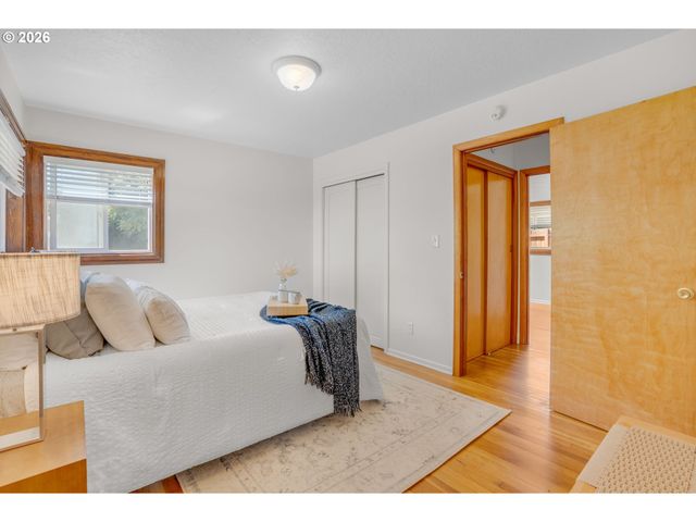11810 Ne SISKIYOU St, Portland, OR 97220