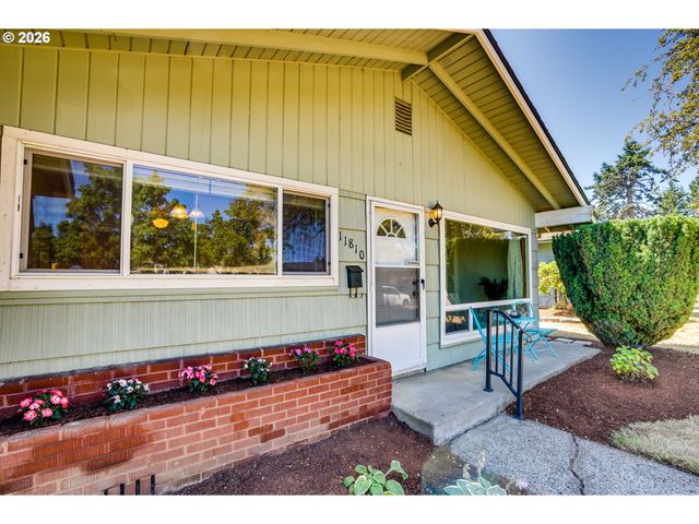 11810 Ne SISKIYOU St, Portland, OR 97220