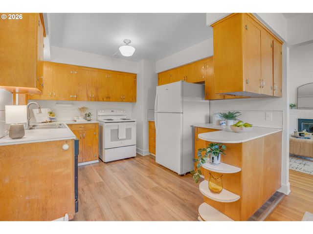 11810 Ne SISKIYOU St, Portland, OR 97220