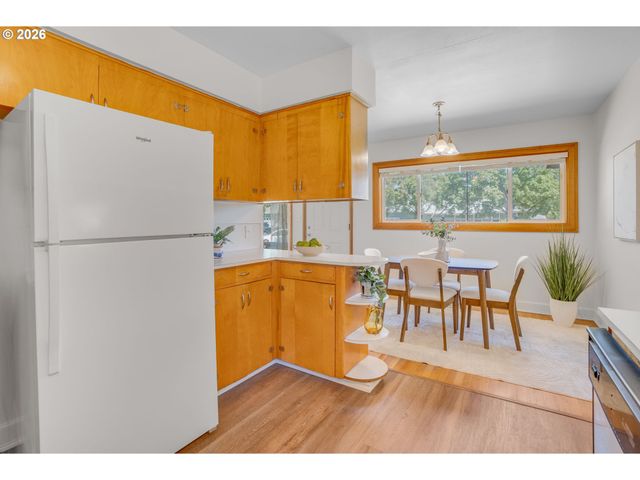 11810 Ne SISKIYOU St, Portland, OR 97220