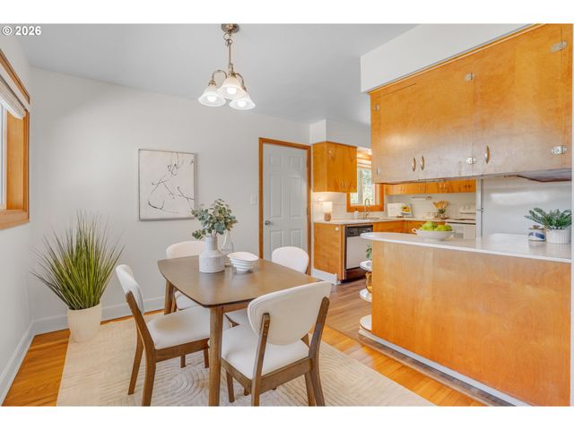 11810 Ne SISKIYOU St, Portland, OR 97220