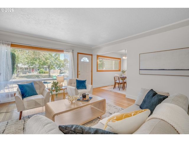 11810 Ne SISKIYOU St, Portland, OR 97220
