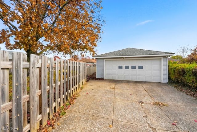 6475 Anita Drive, Parma Heights, OH 44130