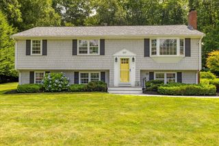 117 Old Pine Dr, Hanson, MA 02341