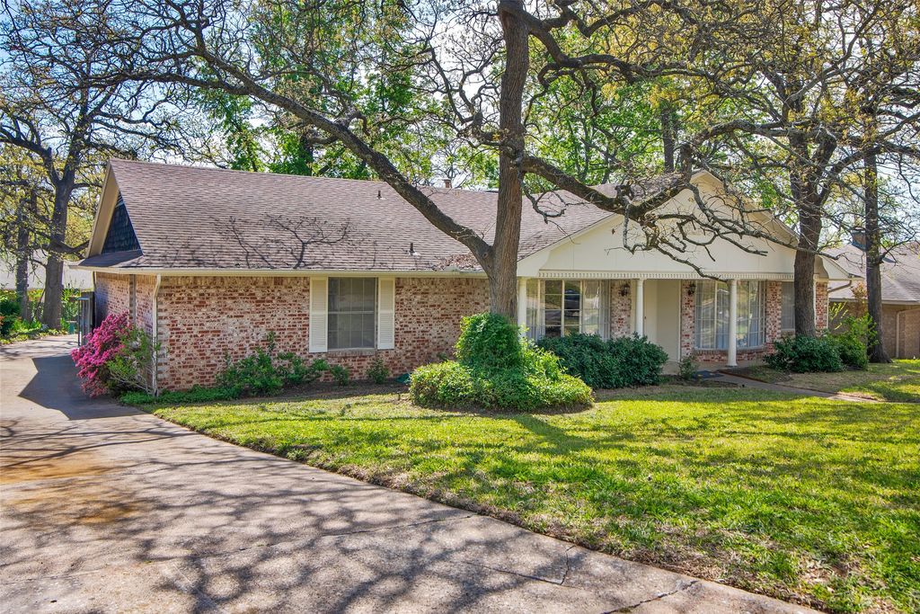 612 Ambassador Street, Denison, TX 75020