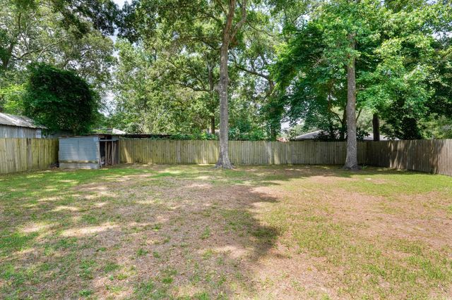 1304 Denison Avenue, Cleveland, TX 77327