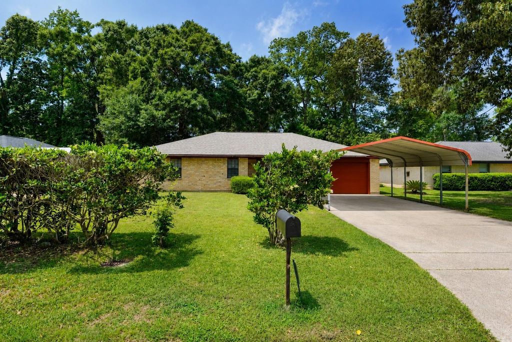 1304 Denison Avenue, Cleveland, TX 77327