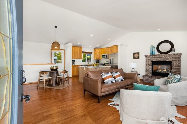 17725 Baywatch Court NE, Poulsbo, WA 98370